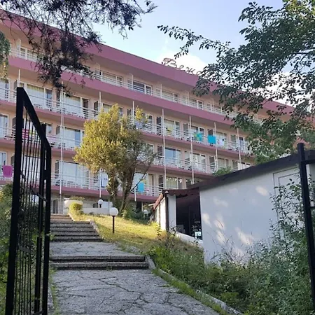 Vezhen - Free Parking 3*