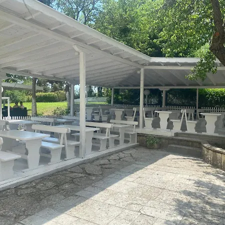 ホテル Vezhen - Free Parking 3*