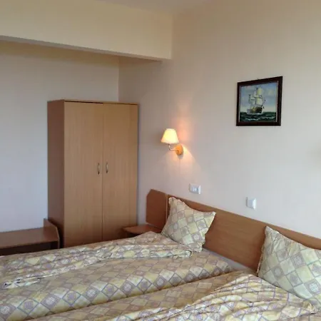 ホテル Vezhen - Free Parking 3*